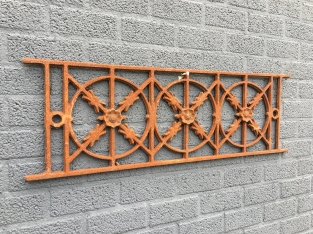 Cast iron window grill, raamrooster, massief smeedijzer, rust-bruin.